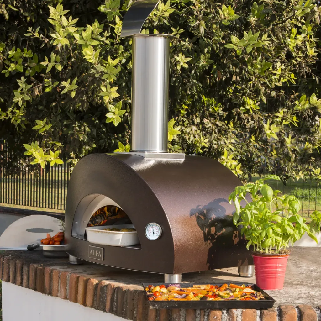 alfa-forni-moderno-1-pizza-koper-hout-naast-ingred-1.png.webp