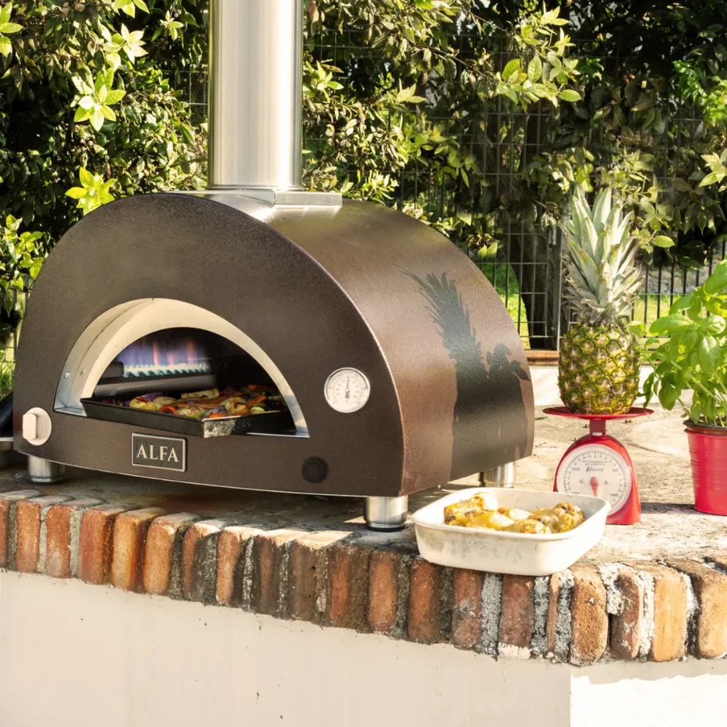 alfa-forni-moderno-1-pizza-koper-hout-naast-ingred.png.webp
